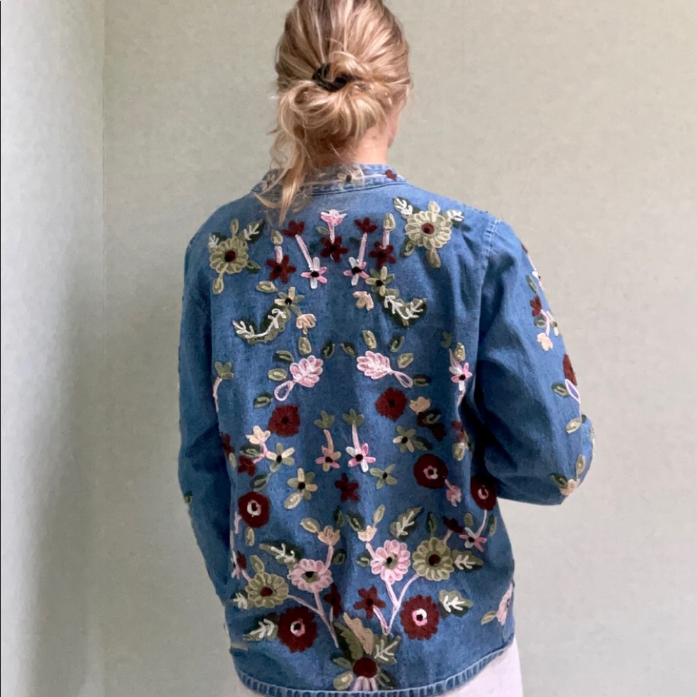 VINTAGE hand embroidered denim jacket : GREAT CONDITION